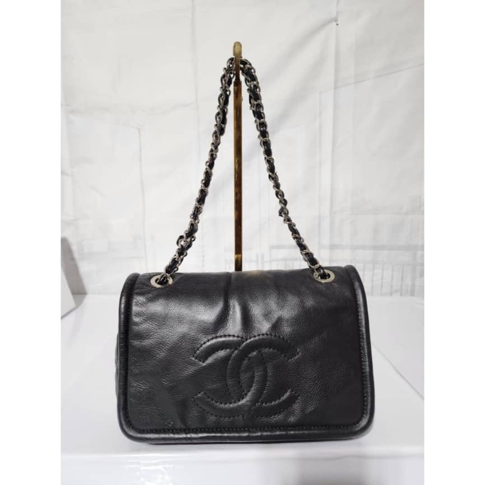 CHANEL Black Leather Shoulder Bag - Picture 16 of 16